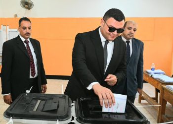 وزير الإسكان يدلي بصوته بانتخابات مجلس الشيوخ