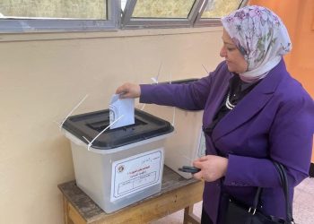 نائب وزير الكهرباء تدلى بصوتها فى انتخابات مجلس الشيوخ
