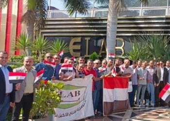  العاملون بشركة إيلاب يتوافدون على اللجان الإنتخابية للإدلاء بأصواتهم في انتخابات مجلس الشيوخ