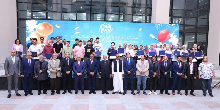 الأكاديمية العربية تحتفي بأوائل الثانوية العامة 2025 بمدينة العلمين الجديدة