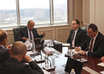 اجتماع مصرى روسي لبحث واستعراض توطين صناعة الأنظمة والمعدات والمهمات الكهربائية