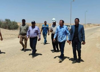 معاينة موقع محطة محولات “الخارجة الجديدة” لتعزيز شبكة الكهرباء في الوادي الجديد