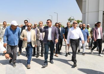 وزير الإسكان ومحافظ القاهرة يتفقدان مكونات مشروع حدائق “تلال الفسطاط” بمنطقة مصر القديمة