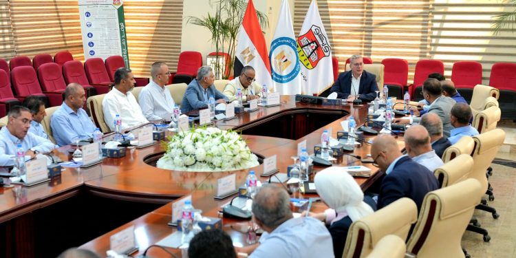 المهندس كريم بدوى وزير البترول والثروة المعدنية يتابع توسعات ميناء الحمراء البترولى بالعلمين