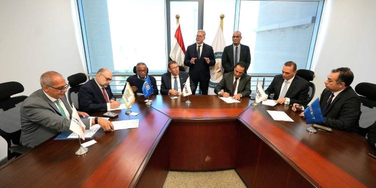 وزير البترول يشهد توقيع اتفاق مبادئ لتمويل مشروع إنتاج الصودا آش ومشتقاتها بالعلمين الجديدة
