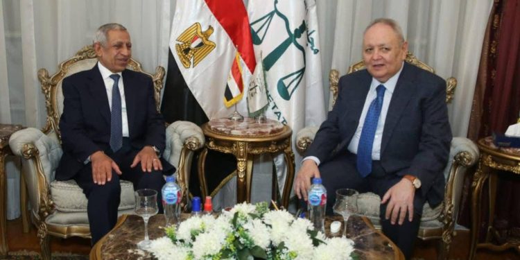 رئيس الأكاديمية العربية يزور مجلس الدولة لتقديم التهنئة لـ معالي المستشار أسامة شلبي