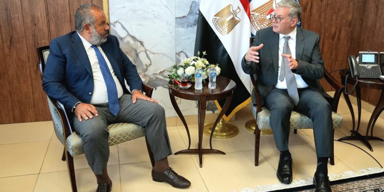 وزير البترول يبحث تسريع إجراءات إطلاق استثمارات مصرية جديدة لتعظيم القيمة المضافة من الفوسفات