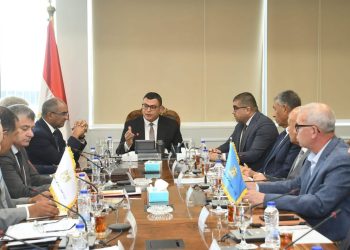 وزير الإسكان يتابع موقف التغذية الكهربائية لمحطات مياه الشرب والصرف الصحي بالمدن الجديدة والمحافظات