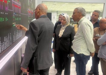 نائب وزير الكهرباء والطاقة المتجددة تتفقد مركز التحكم الاقليمي القاهرة لمتابعة المشروعات