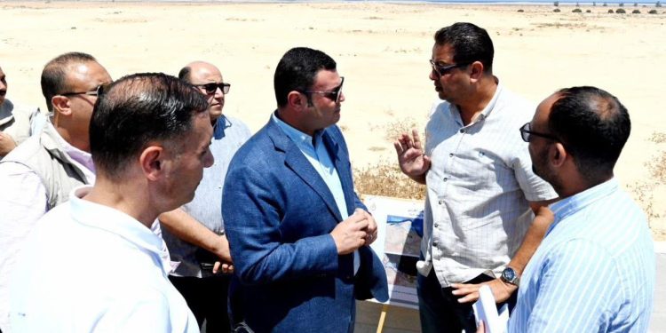 وزير الإسكان يتفقد مشروعات المرحلة العاجلة للأراضي البديلة بمنطقة “شمس الحكمة”