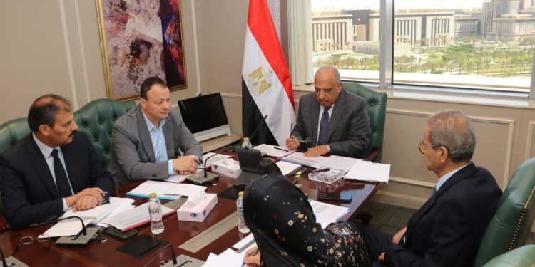 وزير الكهرباء يتابع خطة فصل الشركة المصرية لنقل الكهرباء لتعزيز الحوكمة وتوسيع الاستثمار