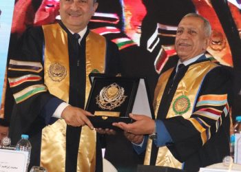 وزير قطاع الأعمال يشهد حفل تخرج دفعة جديدة من طلبة كلية الدراسات العليا في الإدارة بالأكاديمية العربية للعلوم والتكنولوجيا والنقل البحري