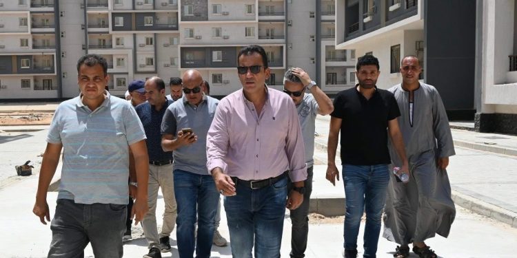 وزير الإسكان يُتابع موقف تنفيذ 4761 وحدة سكنية ضمن المبادرة الرئاسية “سكن لكل المصريين” بالعاشر من رمضان