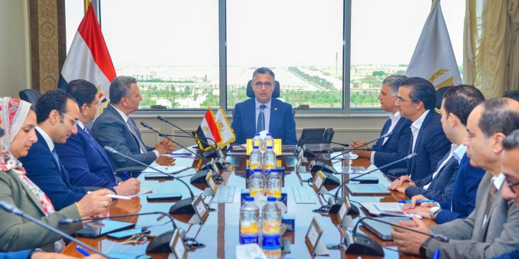 وزير التموين يجتمع مع مجموعة حسن علام القابضة لمتابعة الموقف التنفيذي لمشروع المستودع الاستراتيجي بالأقصر