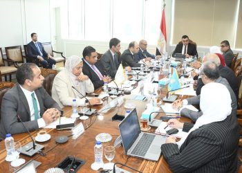 وزير الإسكان يتابع مستجدات تفعيل قانون تنظيم العلاقة بين المالك والمستأجر