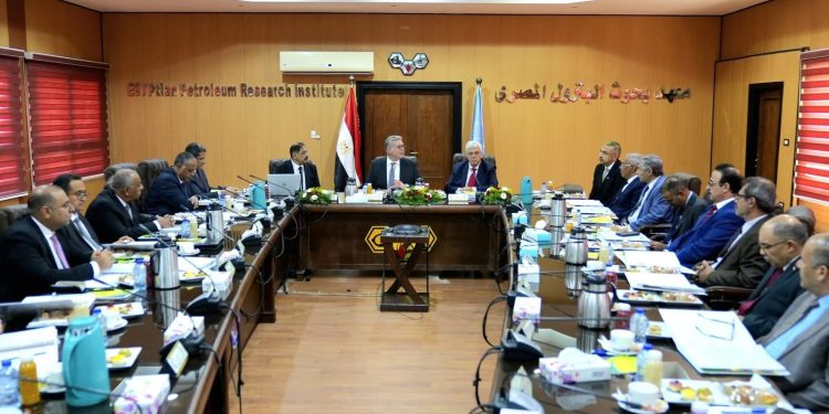وزيرا البترول والتعليم العالي يترأسان اجتماع مجلس إدارة معهد بحوث البترول