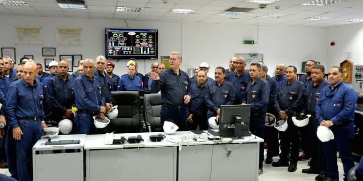 وزير البترول والثروة المعدنية يواصل جولاته التفقدية بمصانع البتروكيماويات بالأسكندرية