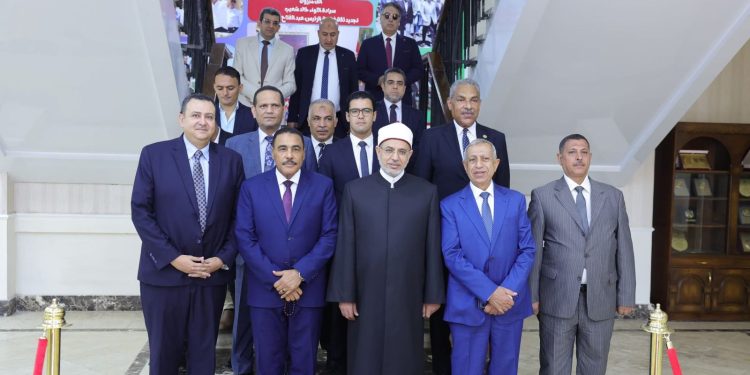 رئيس الأكاديمية العربية يشارك في افتتاح كلية البنات الأزهرية بمطروح