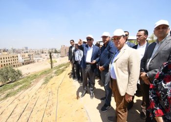 وزير الإسكان يختتم جولته بتفقد مكونات مشروع حدائق “تلال الفسطاط” بمنطقة مصر القديمة بالقاهرة