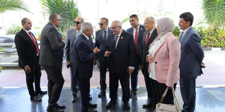 رئيس هيئة قضايا الدولة يزور الأكاديمية العربية لتعزيز سبل التعاون