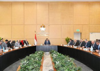 وزير الإسكان يتابع موقف تنفيذ منطقة الأعمال المركزية بالعاصمة الإدارية الجديدة