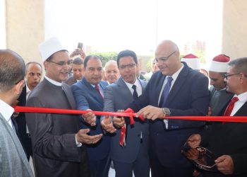محافظ القليوبية ورئيس جامعة بنها ومدير أمن القليوبية يفتتحوا مسجد الحبيب المصطفى بحرم الجامعة