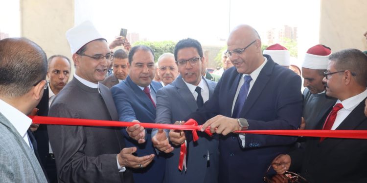 محافظ القليوبية ورئيس جامعة بنها ومدير أمن القليوبية يفتتحوا مسجد الحبيب المصطفى بحرم الجامعة