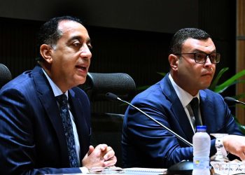 بحضور وزير الإسكان والمرافق والمجتمعات العمرانية: رئيس الوزراء يعقد اجتماعًا موسعاً مع رؤساء أجهزة المدن الجديدة