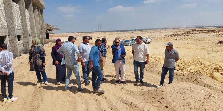 وزير الإسكان يتابع مشروعات المرافق والكهرباء بالمنطقة الصناعية الثانية بمدينة الفيوم الجديدة