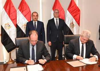 وزيرا قطاع الأعمال والبترول يشهدان توقيع عقد بين “إيجوث” و”بتروجت” لإعادة تأهيل وتشغيل فندق “جيت بيتش” بالعين السخنة
