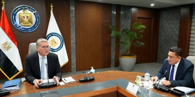 وزير البترول يثني علي شركة بترول الصحراء الغربية “ويبكو” ويعتبرها من افصل 5 شركات نجحت في زيادة الإنتاج
