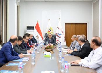 المهندس محمد شيمي يزور مركز معلومات قطاع الأعمال العام ويوجّه بوضع استراتيجية شاملة للنهوض بأدائه