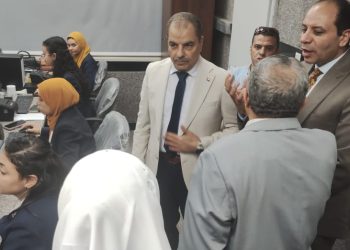 شركة مصر الوسطى للكهرباء تفتتح مركز خدمة عملاء مطورًا بالفيوم