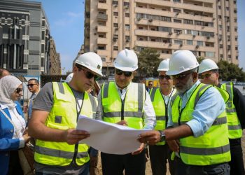 وزير قطاع الأعمال يتفقد مشروع إحياء فندق الكونتيننتال التاريخي بوسط القاهرة