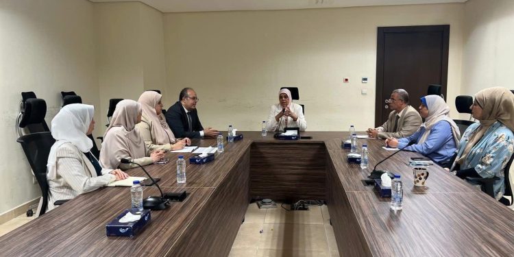 المشرف على قطاع الإسكان والمرافق تعقد اجتماعا لمناقشة آليات العمل بالقطاع والوقوف على موقف الزيارات الميدانية