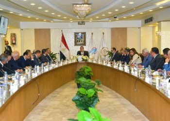 وزير التموين والتجارة الداخلية يعقد اجتماعًا مع شركات زيوت الطعام