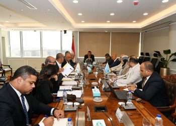 وزير الإسكان يعقد اجتماعاً مع ممثلي شركة أوراسكوم لمتابعة الموقف التنفيذي لعدد من المشروعات 