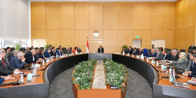 وزير الإسكان يترأس الاجتماع الأول للمجلس المصري للبناء الأخضر والمدن المستدامة