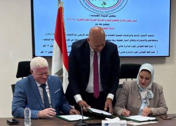 “نقل الكهرباء” توقع عقدًا جديدًا لدعم مشروعات الطاقة المتجددة وتعزيز استقرار الشبكة القومية