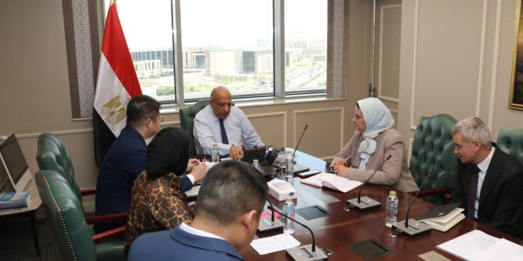 وزير الكهرباء يبحث مع “صن ريف سولار الصينية” التعاون في مجالات الطاقة المتجددة وتصنيع مهمات الطاقة الشمسية