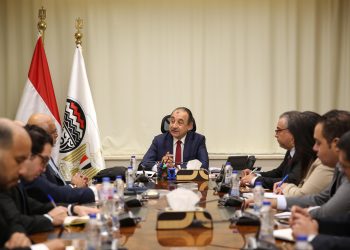 وزير قطاع الأعمال العام يستقبل وفدا من مجموعة البنك الدولي لتعزيز التعاون المشترك
