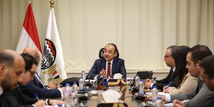 وزير قطاع الأعمال العام يستقبل وفدا من مجموعة البنك الدولي لتعزيز التعاون المشترك
