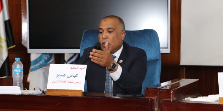 رئيس نقابة البترول يختتم برنامج تدريب قانون العمل الجديد بمنار مصر للبترول للنقابيين ويسلم شهادات اجتياز الدورة للمتدربين