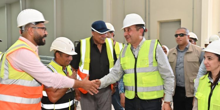 في جولة ميدانية.. وزير قطاع الأعمال يتابع تقدم العمل بمشروع مجمع المصانع الجديدة بشركة مصر للغزل والنسيج