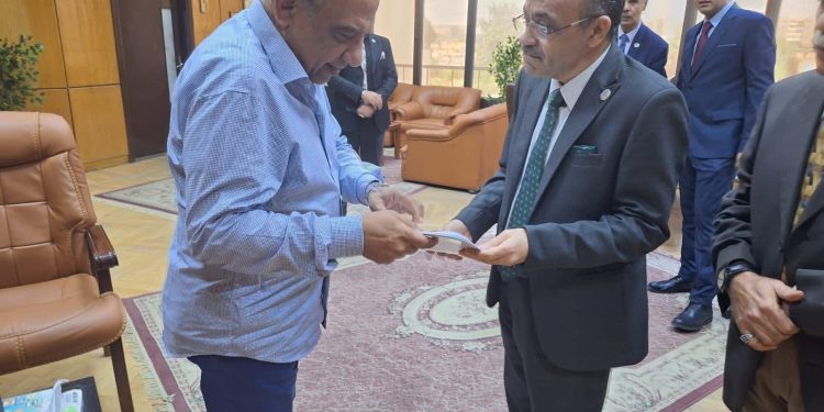 وزير الكهرباء يتابع مشروعات توطين بطاريات الليثيوم والخلايا الشمسية واستخلاص المعادن النادرة 
