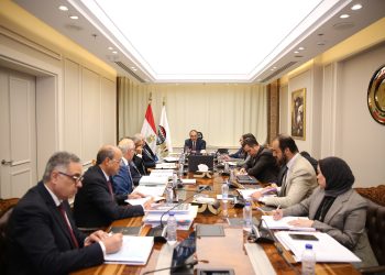 وزير قطاع الأعمال يعقد اجتماعًا موسعًا مع الرؤساء التنفيذيين للشركات القابضة لمتابعة ملفات العمل وتعزيز الأداء المؤسسي
