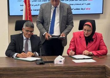 الشركة المصرية لنقل الكهرباء توقع عقدًا لإنشاء خط كهرباء لدعم مشروعات القطار السريع