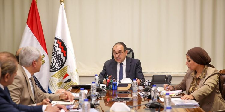 وزير قطاع الأعمال العام يجتمع بمجلس إدارة “النصر للإسكان والتعمير” ويوجه بتسريع المشروعات وتعظيم الاستفادة من الأصول