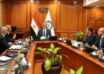 وزير البترول يبحث مع تاج أويل الكندية الإنتاج من المصادر غير التقليدية بالصحراء الغربية