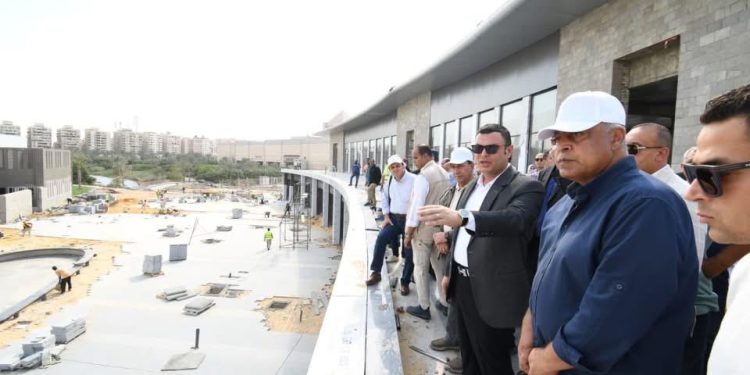 وزير الإسكان يتفقد مكونات مشروع حدائق “تلال الفسطاط” بمنطقة مصر القديمة بالقاهرة